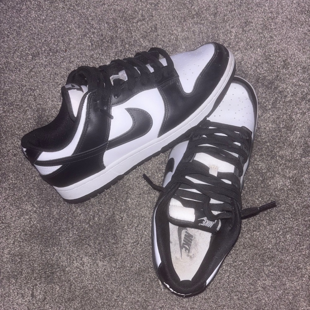 Nike Men's Classic Black and White Sneakers